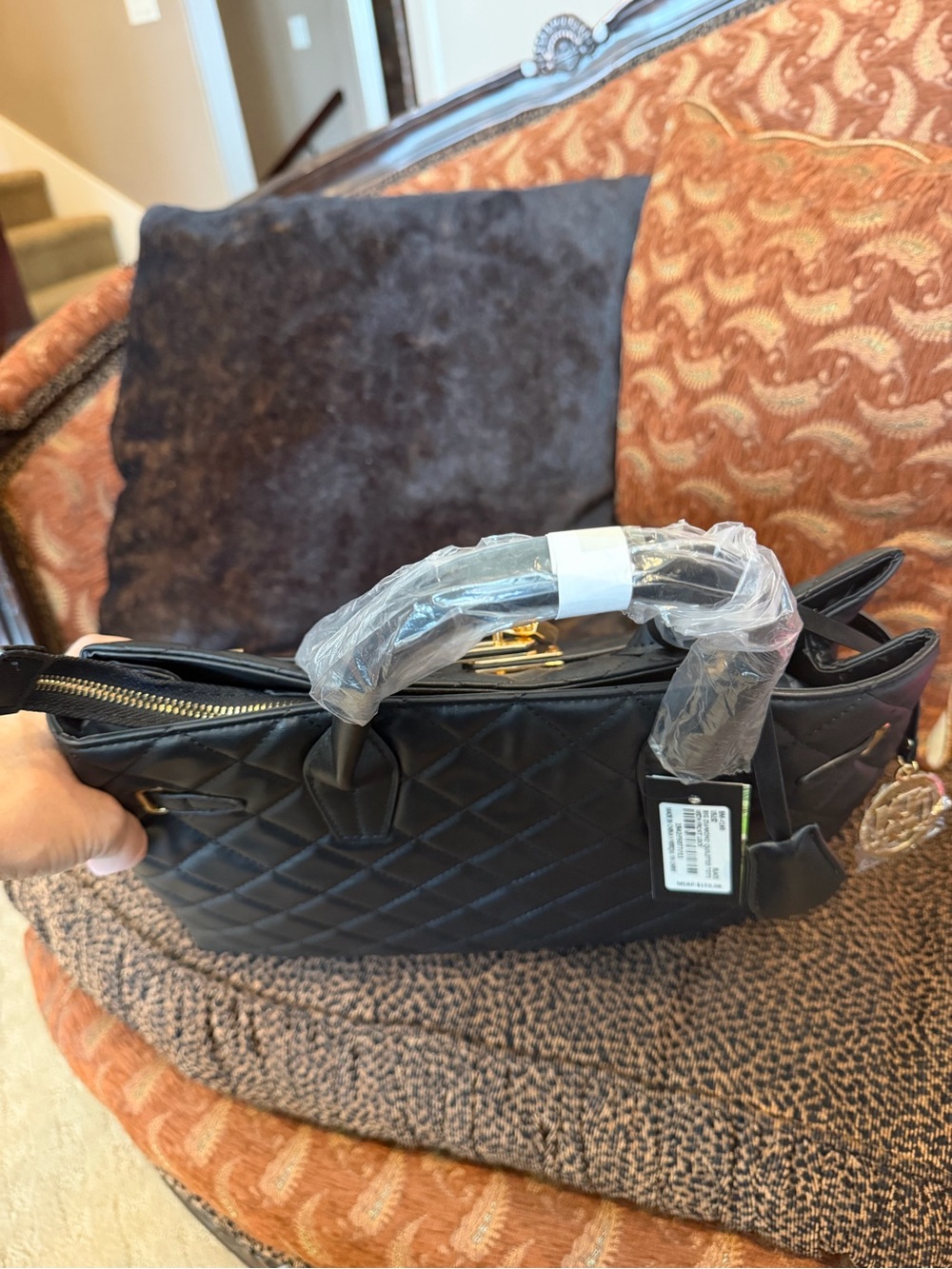 NWT Badgley Mischka a lack Quilted Tote with Gold Tone Hardware and Lock & Key - Picture 9 of 13